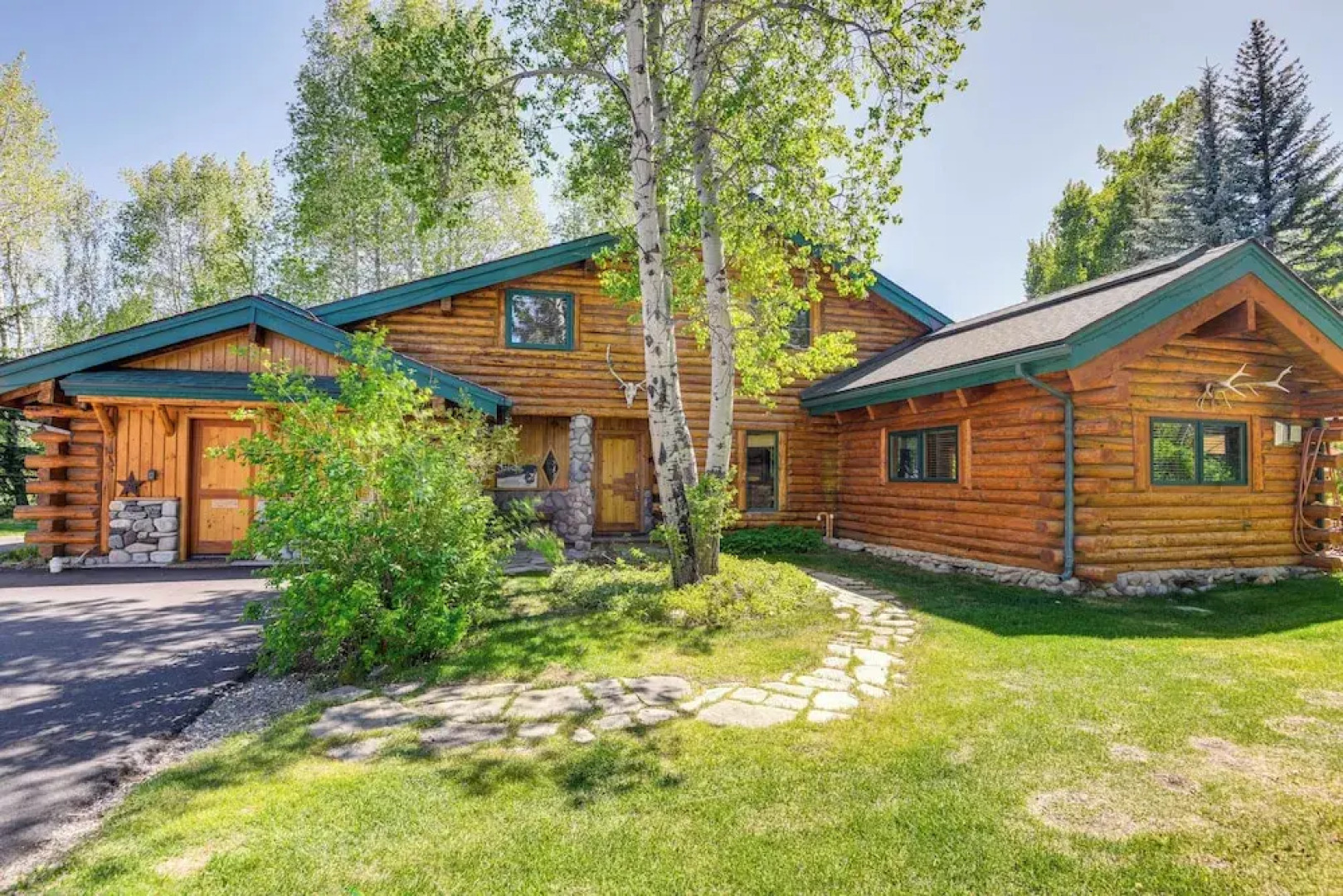 Life on Easy Street w/ Hot Tub: 7 Mi to Dwtn!