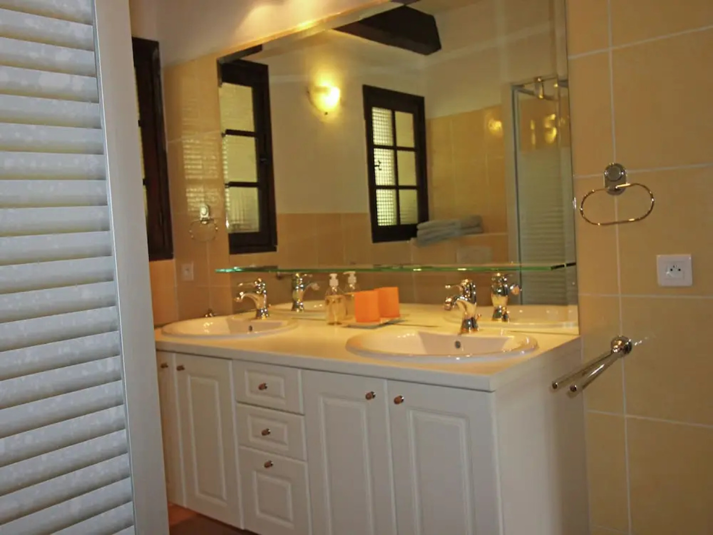 Lavish Holiday Home in Le Plan-de-la-tour With Swimming Pool