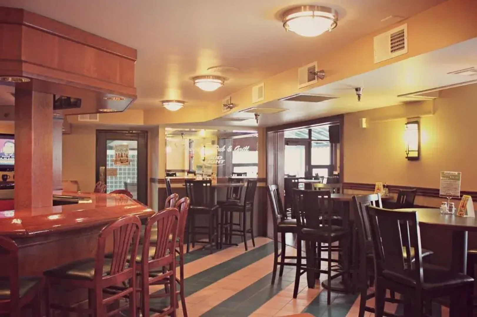 Express Suites Riverport Inn & Suites