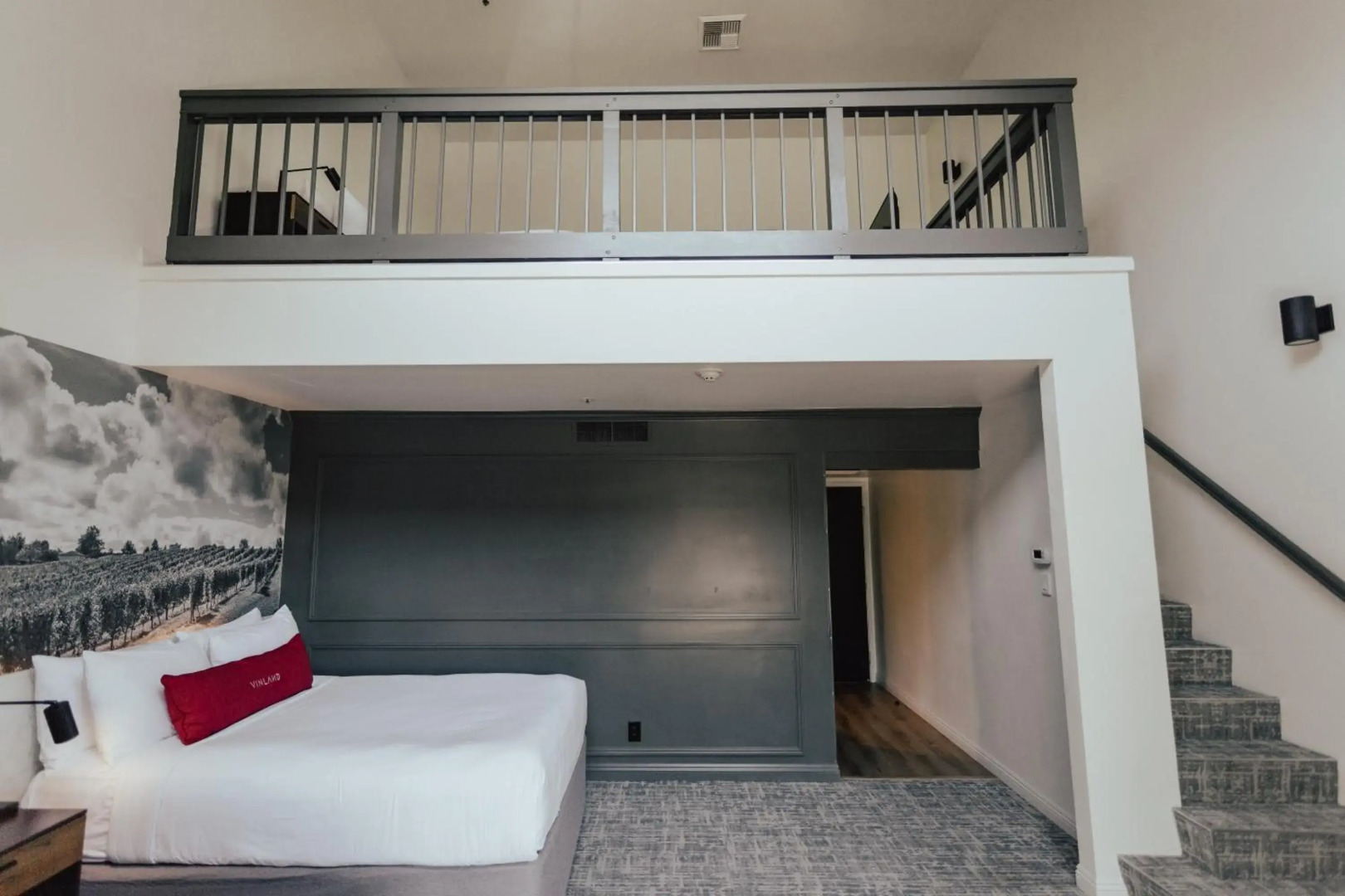 Vinland Hotel and Lounge