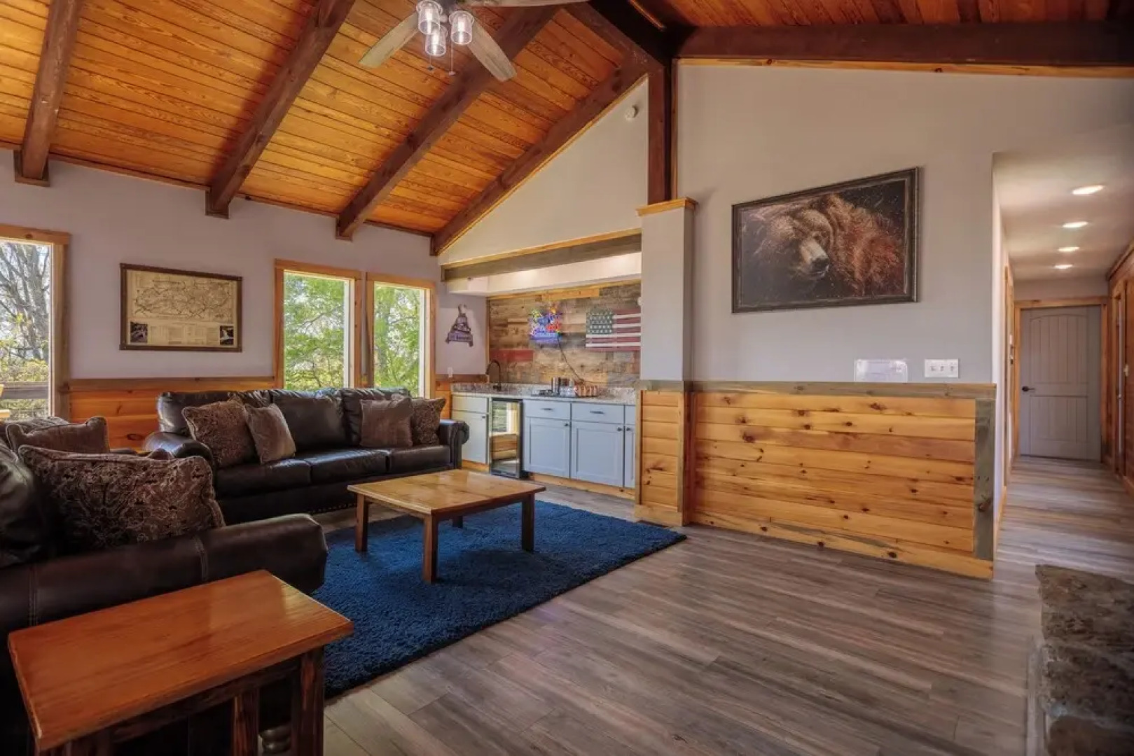 Hot Tub & Mini Golf: Mtn-view Haven in Kodak!