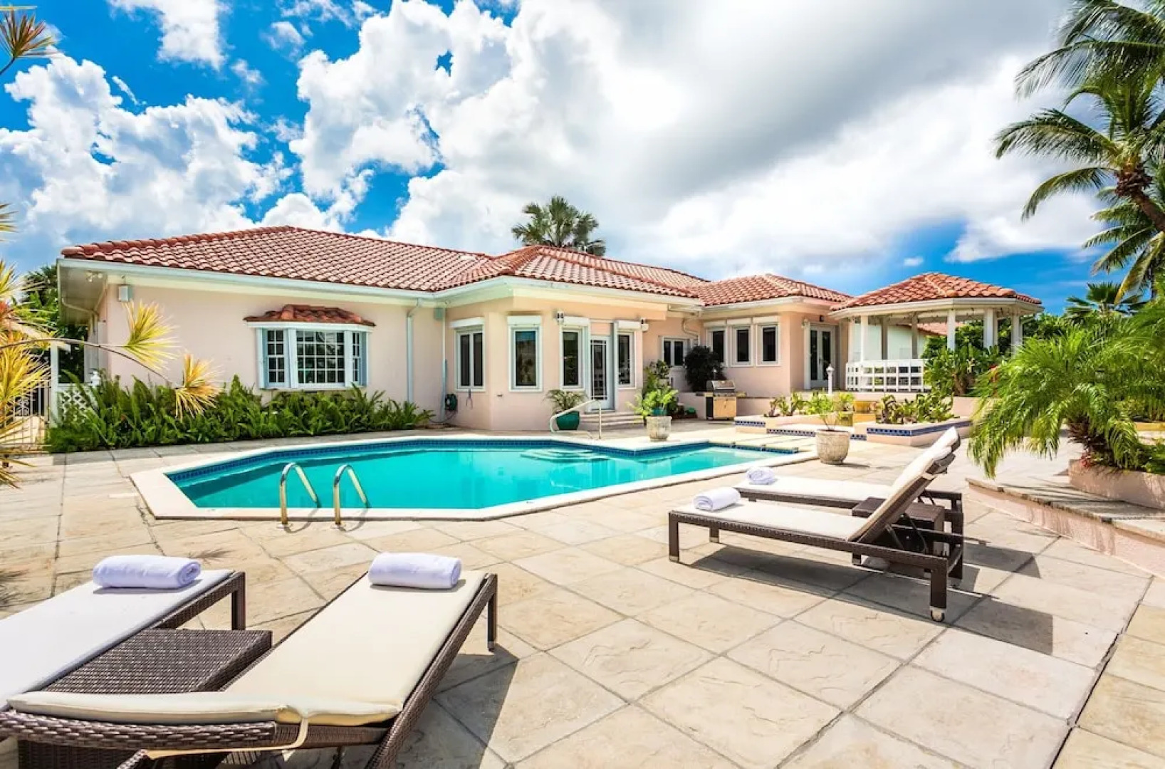 Maridadi by Cayman Villas