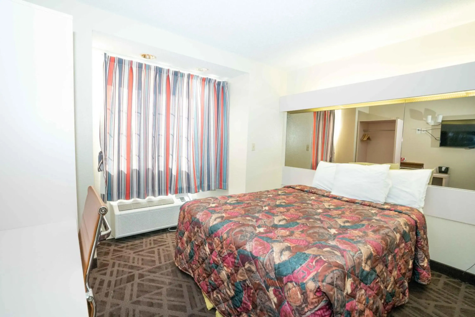 Red Roof Inn & Suites Euless - DFW Airport Southwest