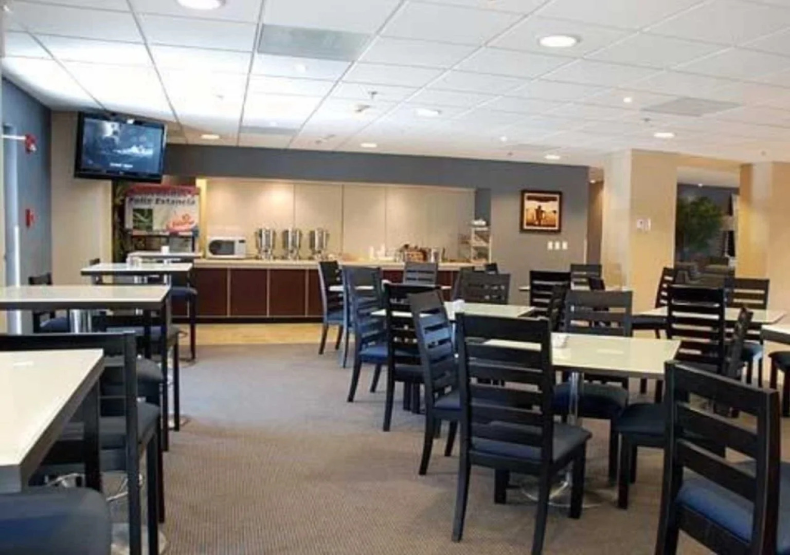 Hotel Mesaluna Near American Consulate