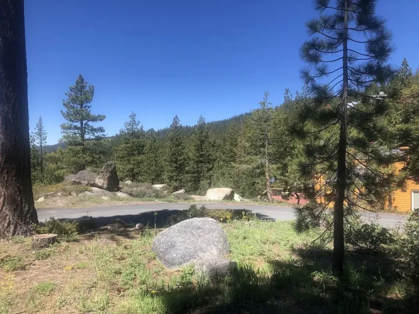 AMAZING VIEWS- MODERN HOME- SH #14 by Bear Valley Vacation Rentals