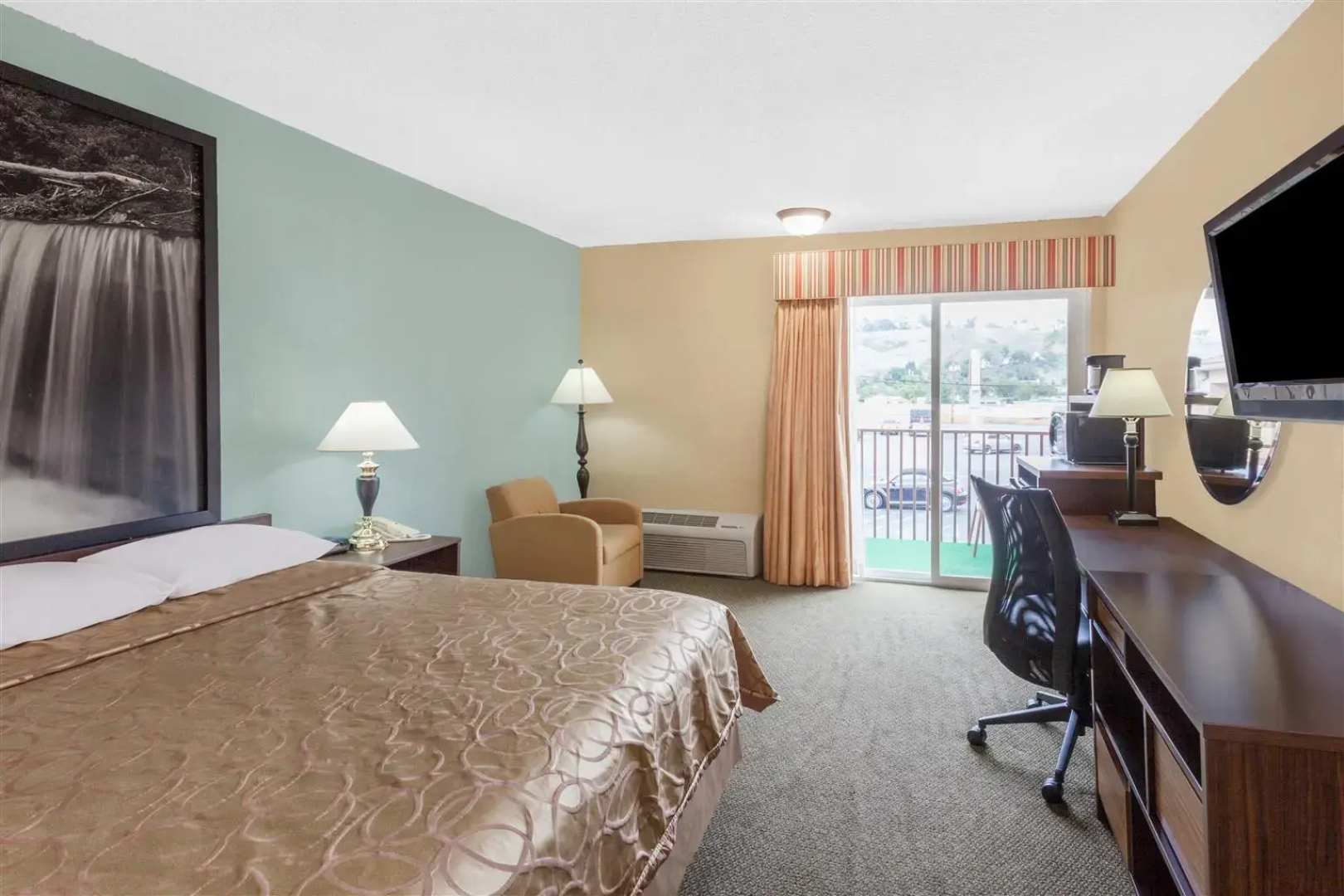 Super 8 Oceanside