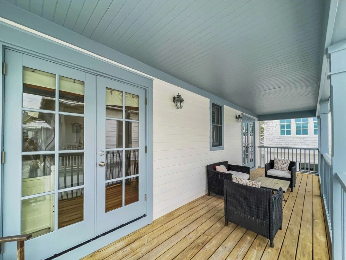 Mare E Sole 2 Bedroom Home by RedAwning