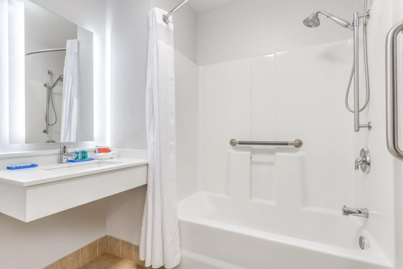 Holiday Inn Express & Suites Eau Claire North by IHG