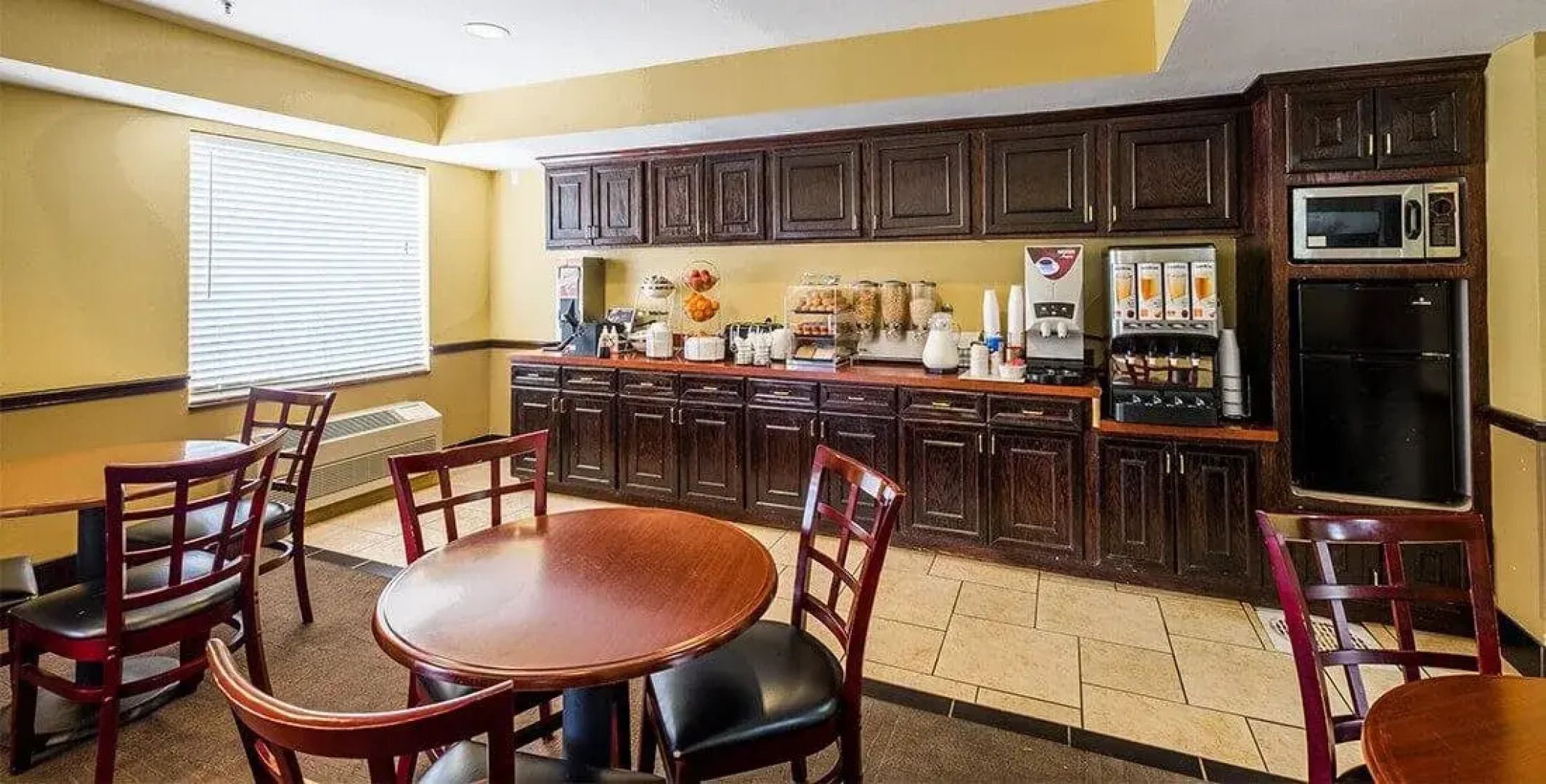 Red Roof Inn & Suites Houston - Humble/IAH Airport