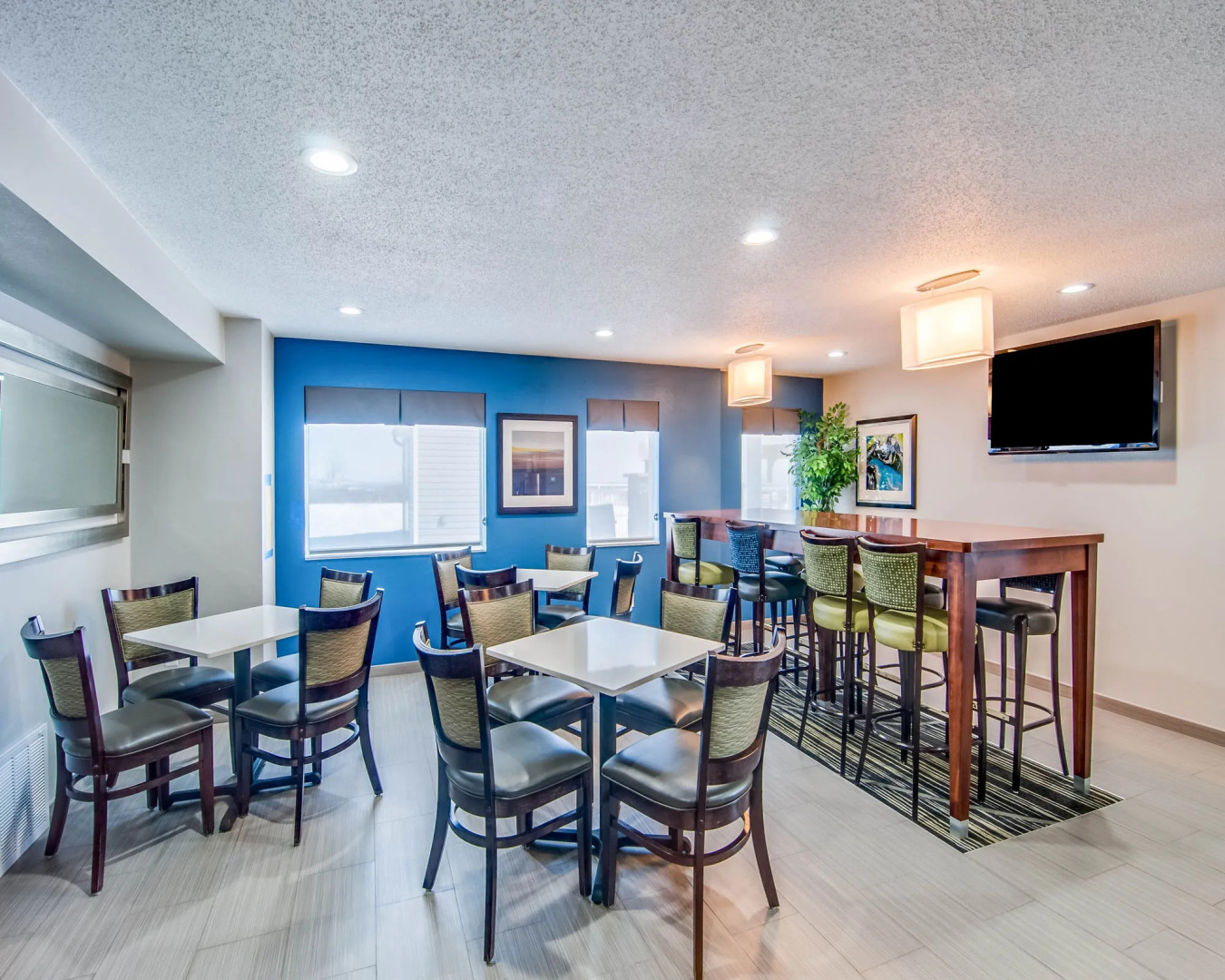 Clarion Pointe Staunton East