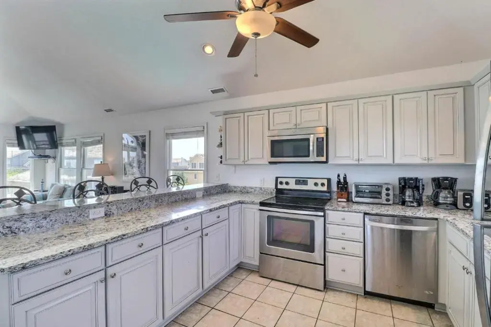 6170 - Poolside Paradise