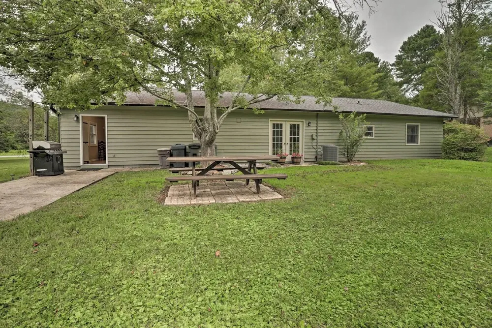 Hendersonville Home w/ Fire Pit: 5 Mi to Downtown!