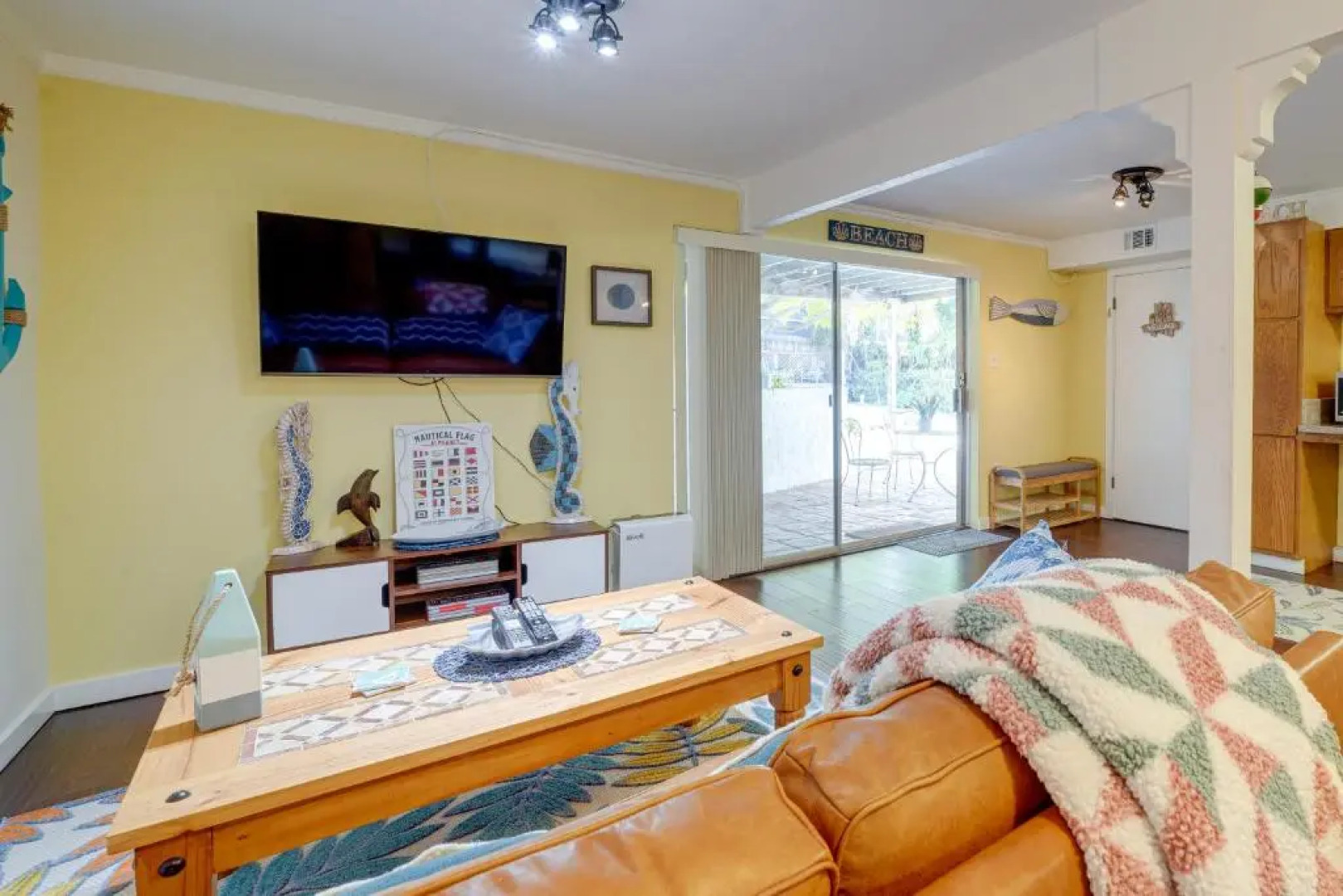 Santa Barbara Cozy Studio with Private Patio