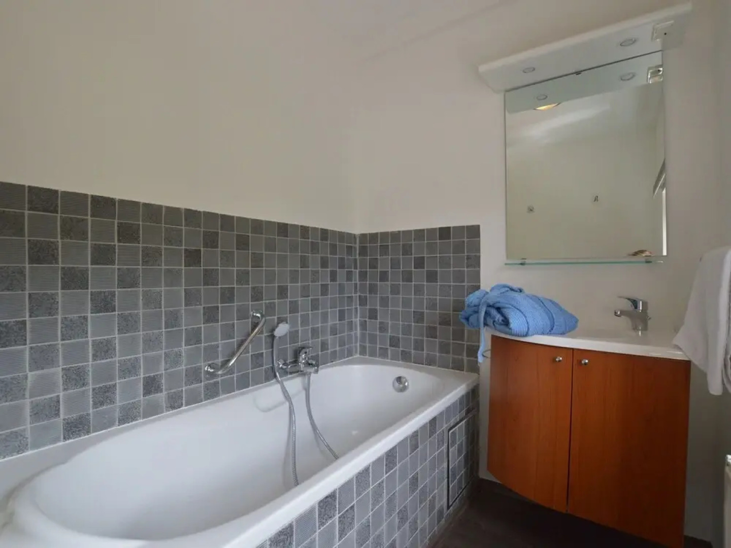 Fantastic House Lake Front, Pedalo Boats, Close to Spa