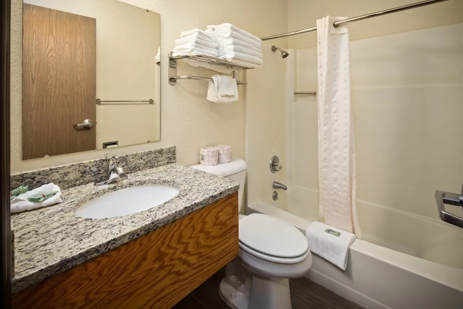 EverSpring Inn & Suites Hill City