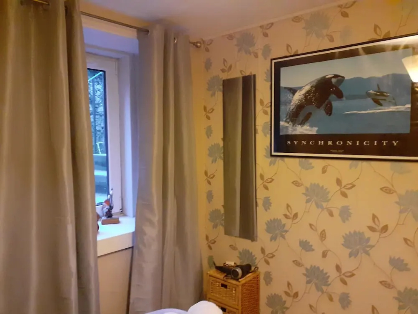 2 Bed Apartment 2 Mins Walk Away From the Beach!