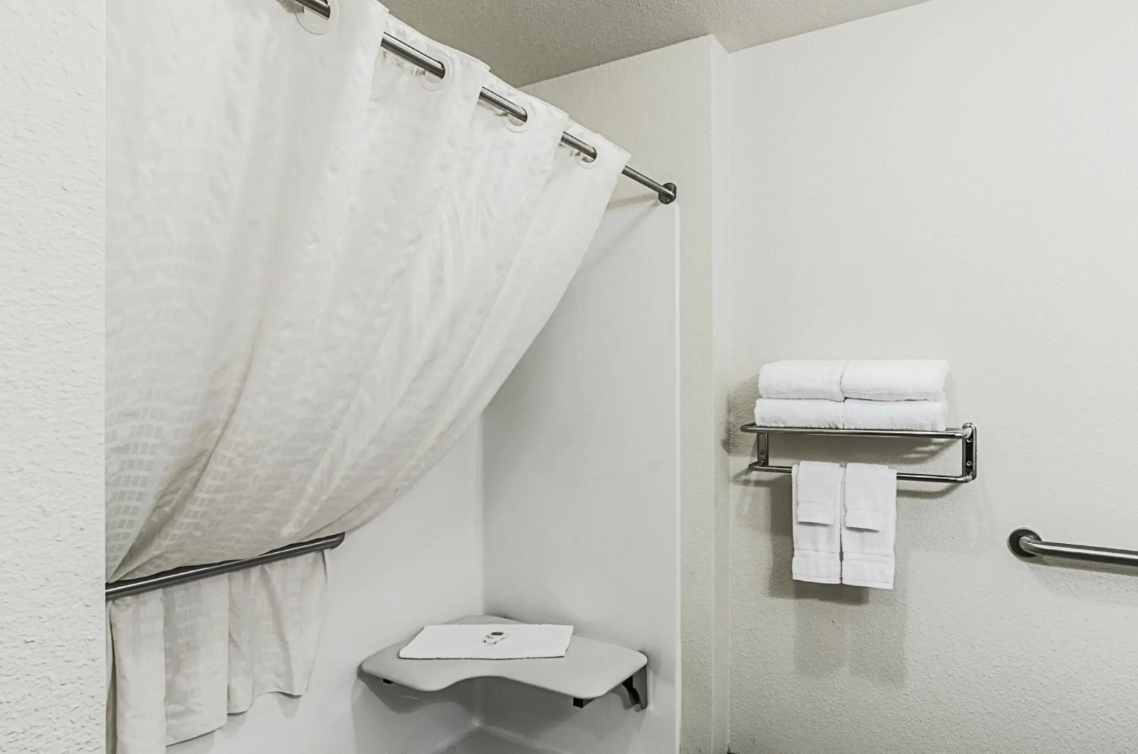 Cobblestone Inn & Suites - Guernsey