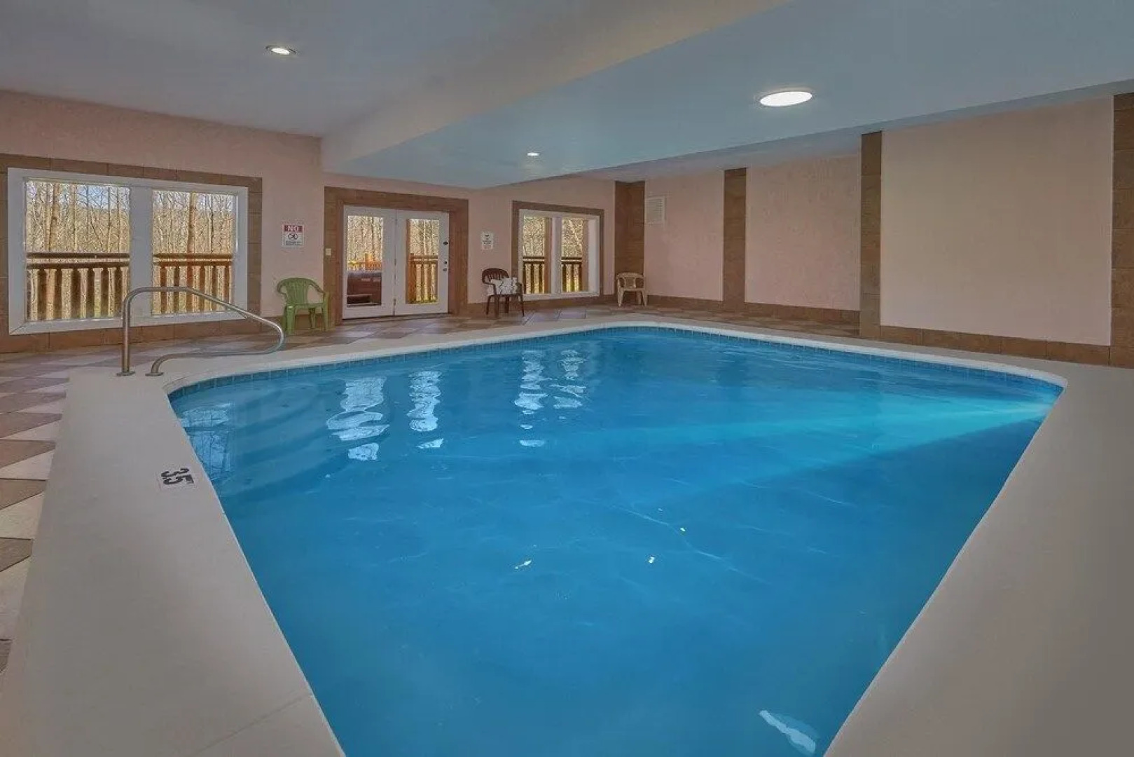 Indoor Pool Beauty Apartment 5