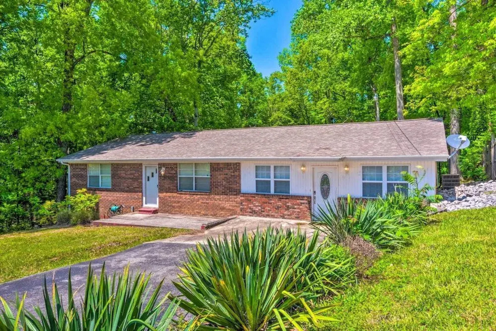 Dale Hollow Lake Haven: Private Yard + Grill!