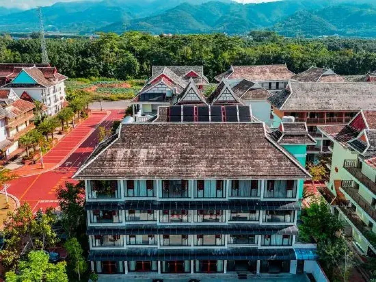 Mengla Liangqi Yunshe Business Hotel