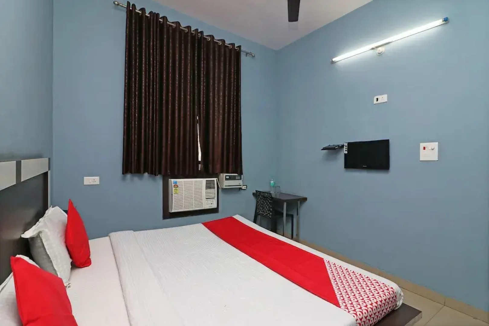 OYO 29127 Hotel Crown Tower