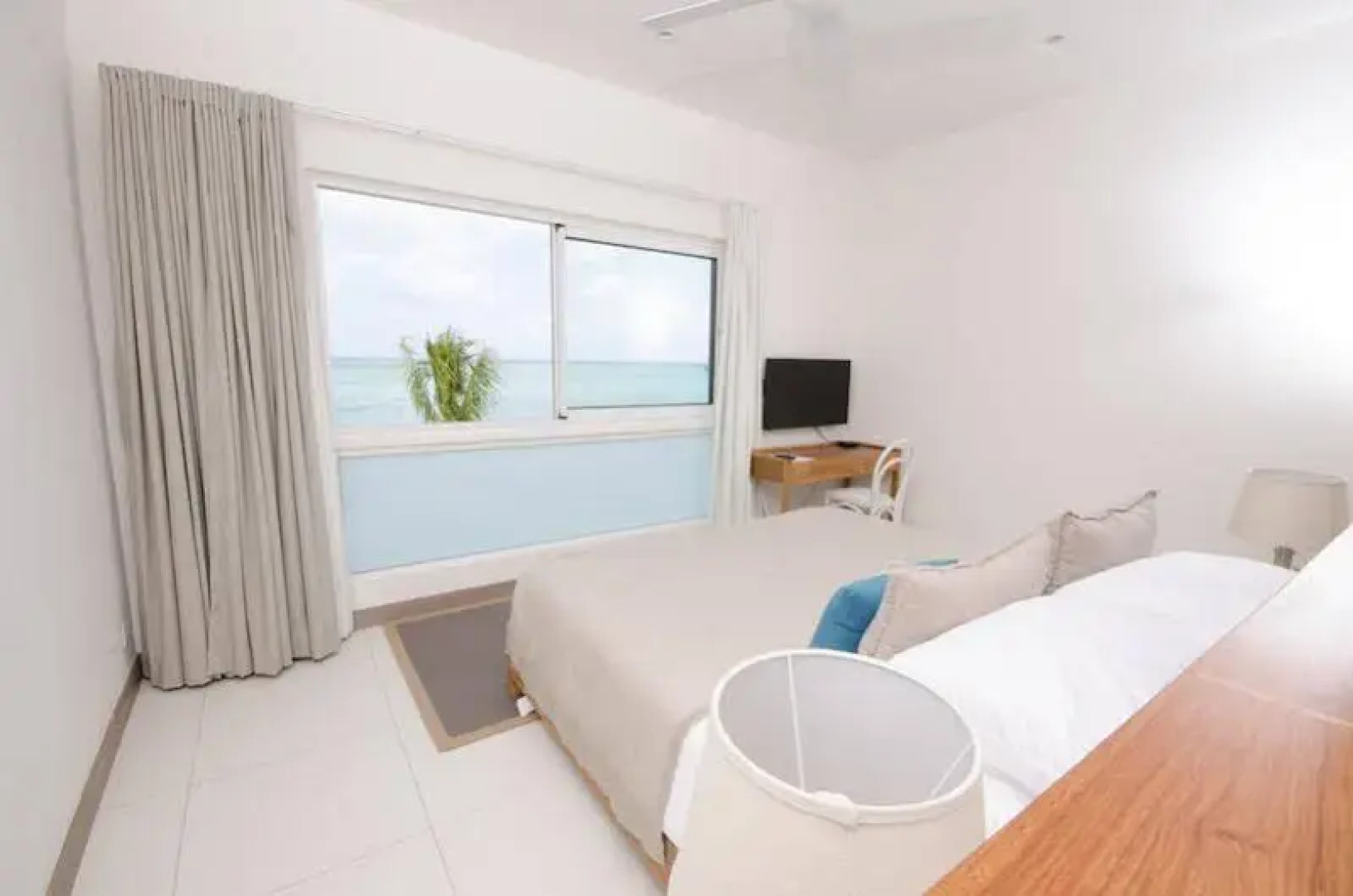 L'Escale Beachfront Luxury Suite By Dream Escapes