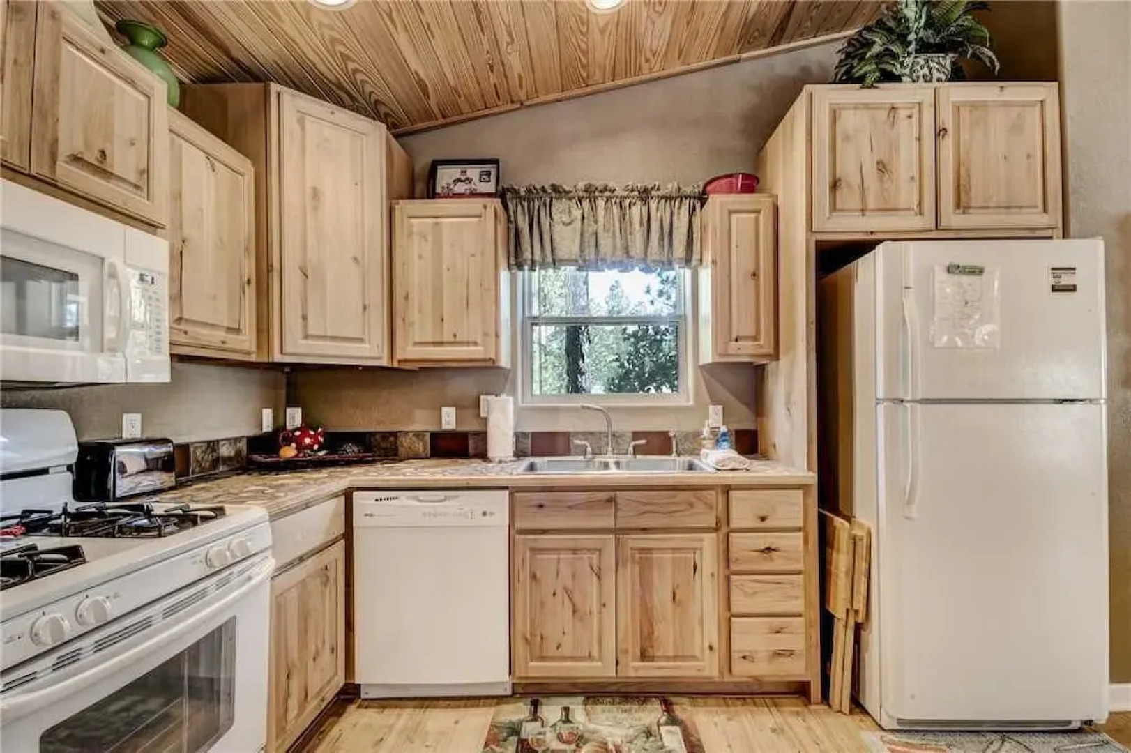 Treetop - Two Bedroom Cabin