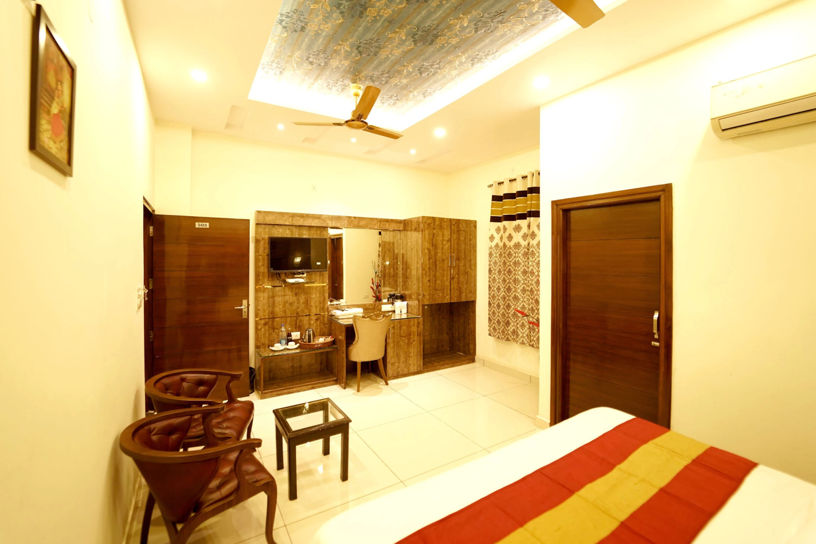 Hotel Roopa International