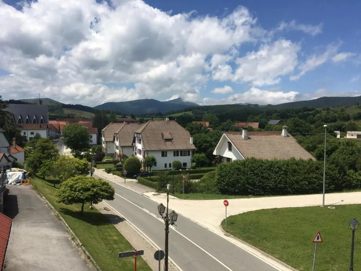 Hostal y Albergue Haizea - Hostel