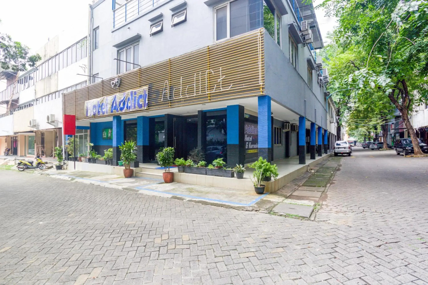 Hotel Addict by RedDoorz