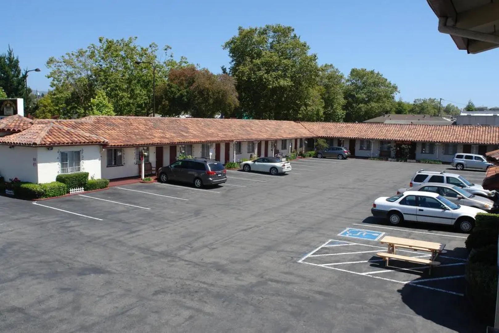 Americas Best Value Inn Golden Bear Inn