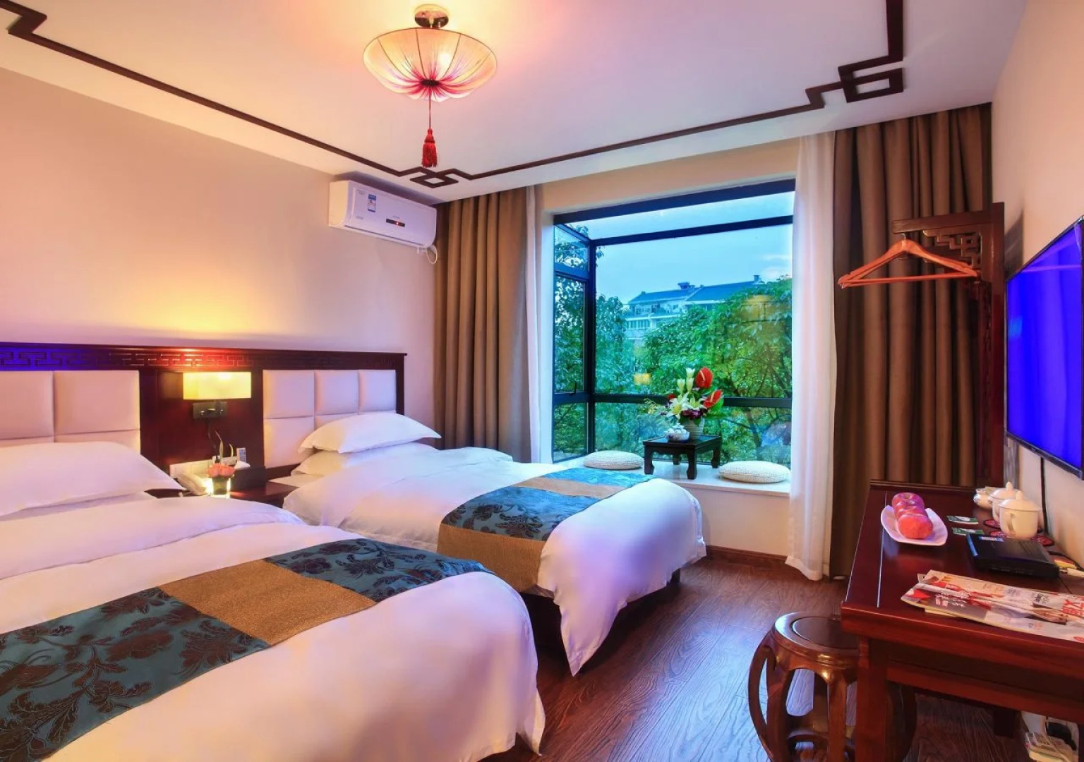 Moon Reflection River lnn