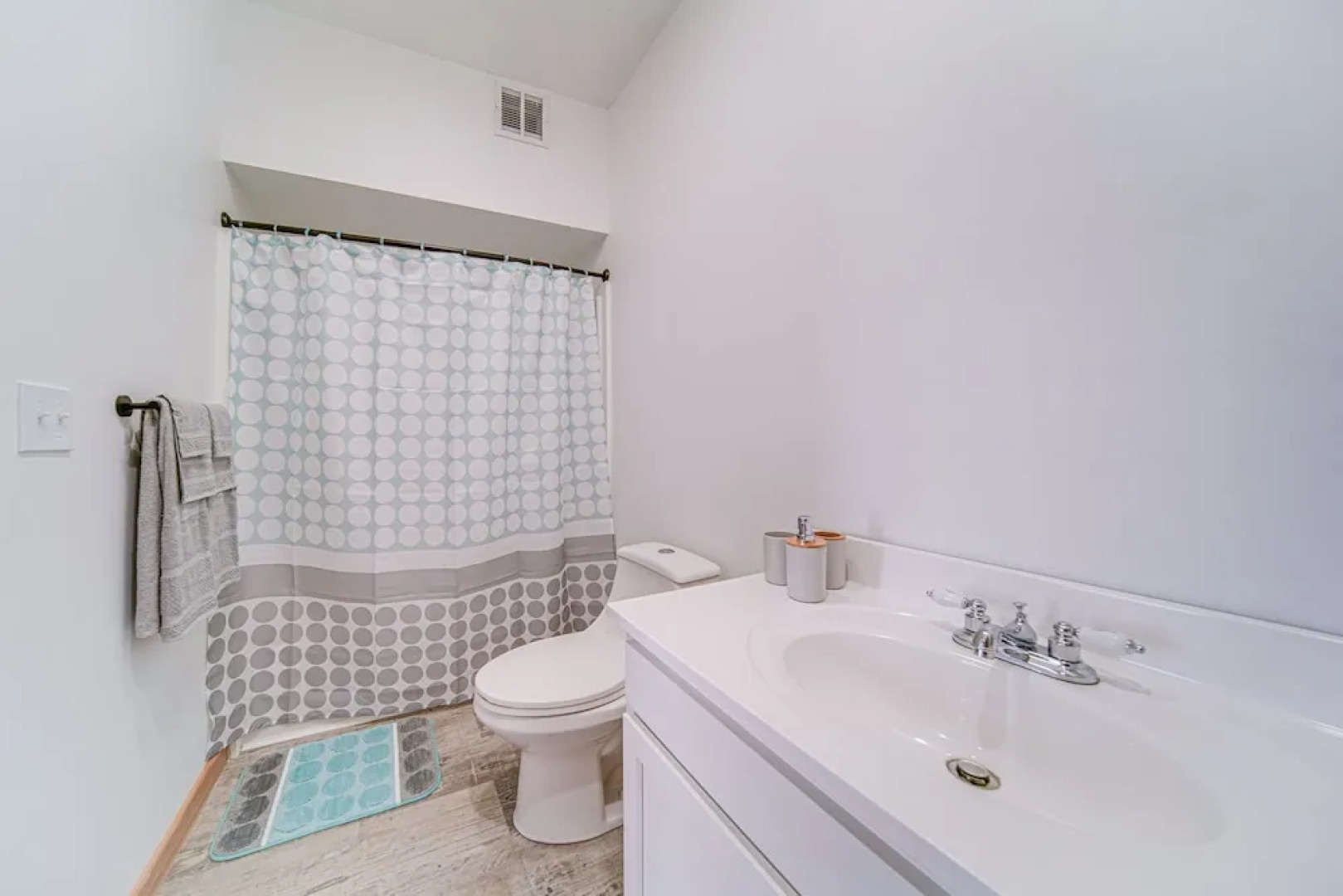 4 Mi to Lake Erie: Condo w/ Golf Course Views!