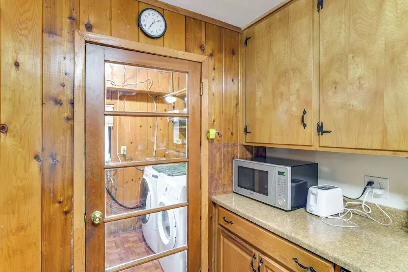 5 Mi to Lake Oroville: Huge Riverfront Home!