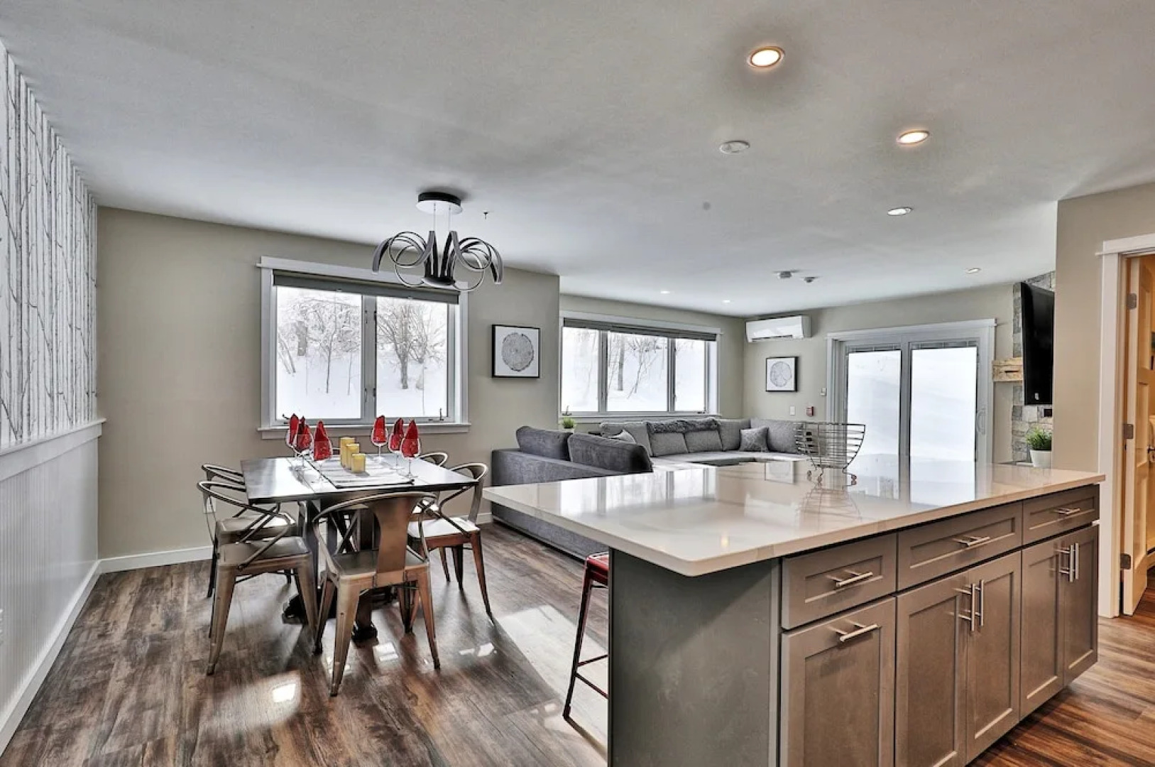 KCIS 612/613 - Forest Suites: Sleeps 10 in Killington Center