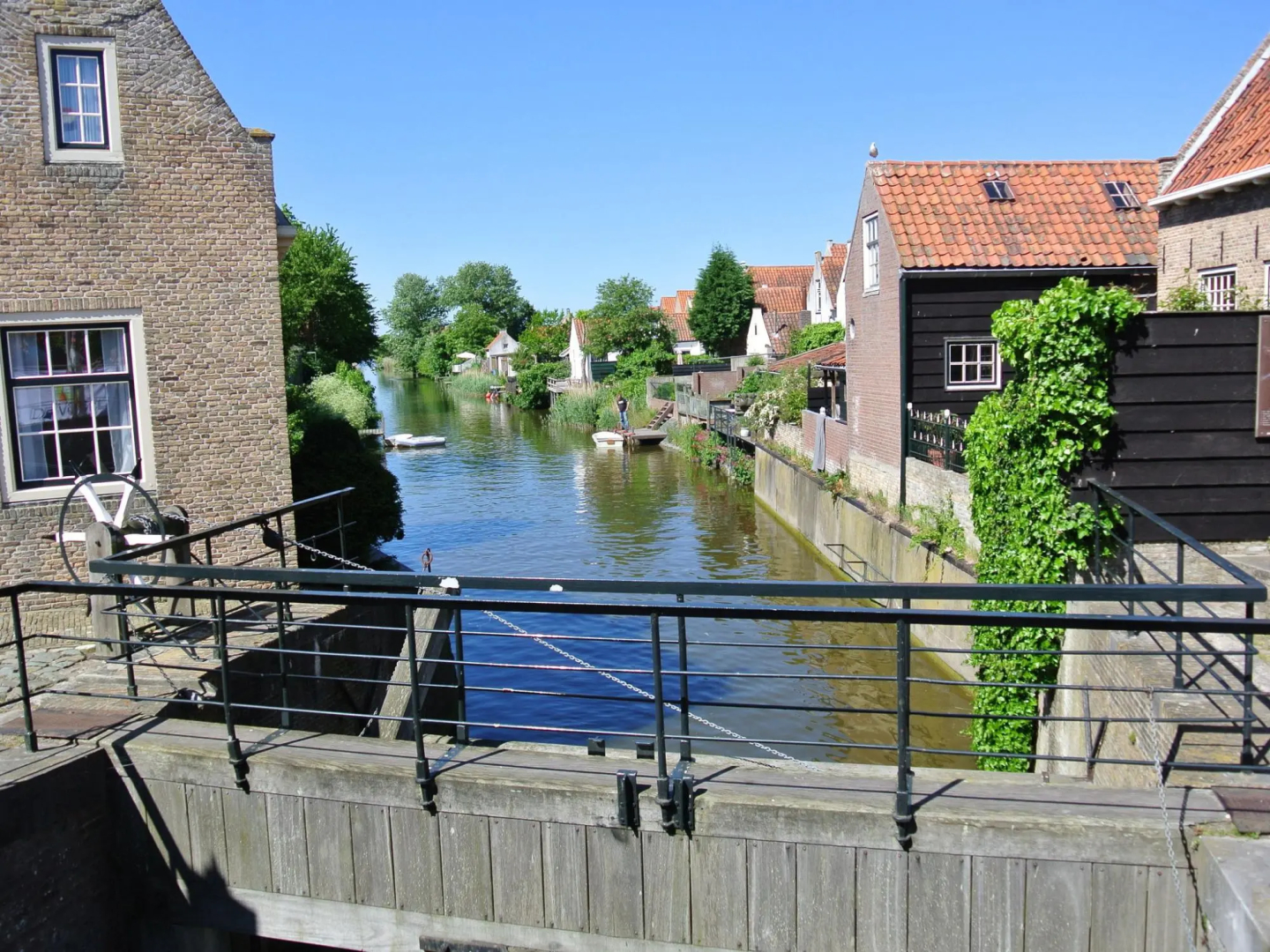 Charming Chalet in Goedereede with Open Area