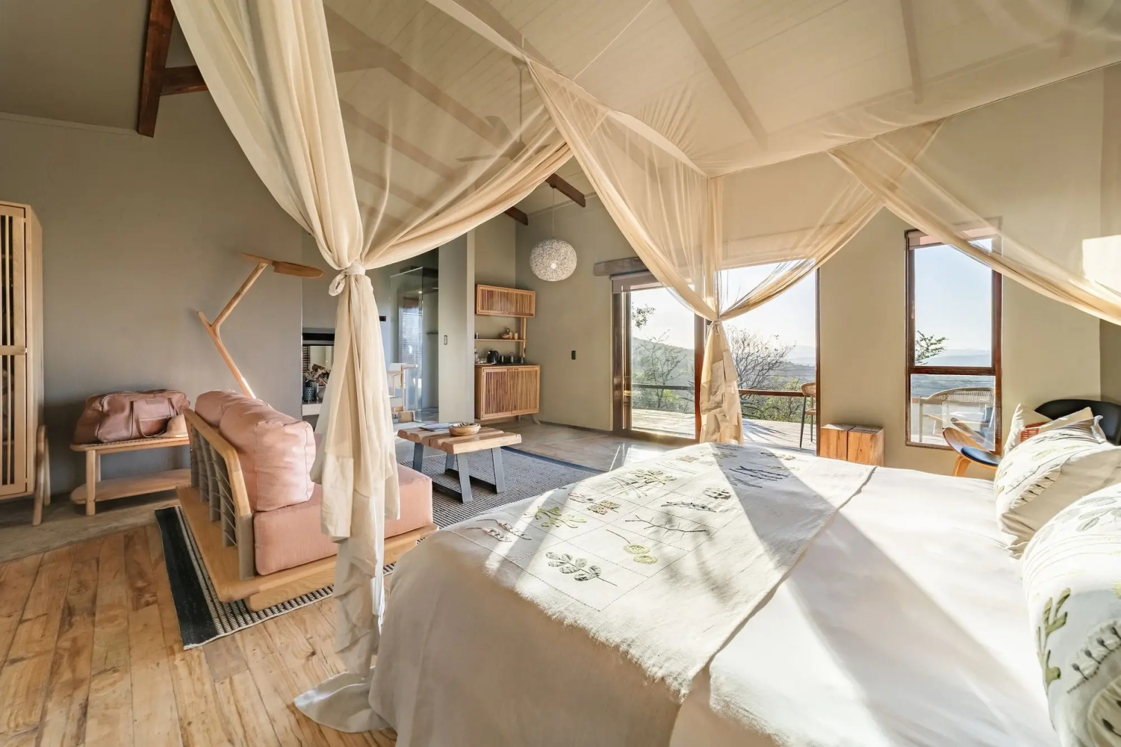 Rhino Ridge Safari Lodge
