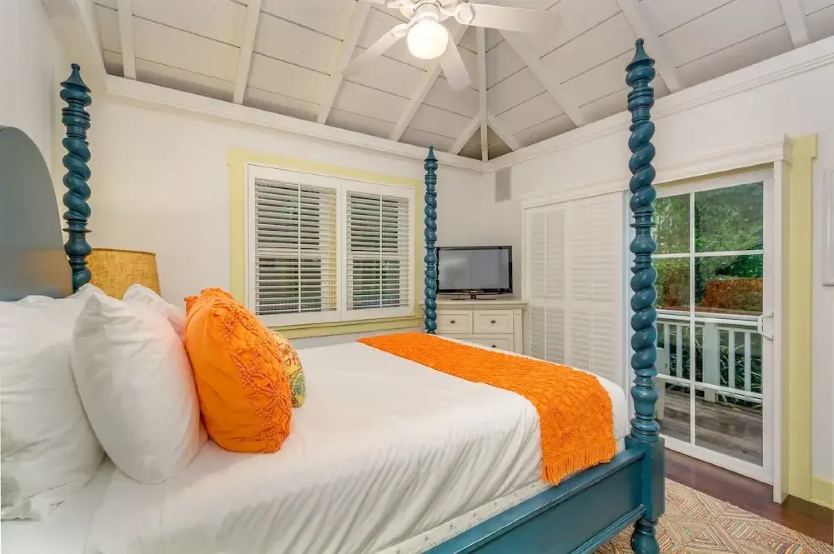 Brennecke's Beach Cottage 2 Bedroom Home by Redawning