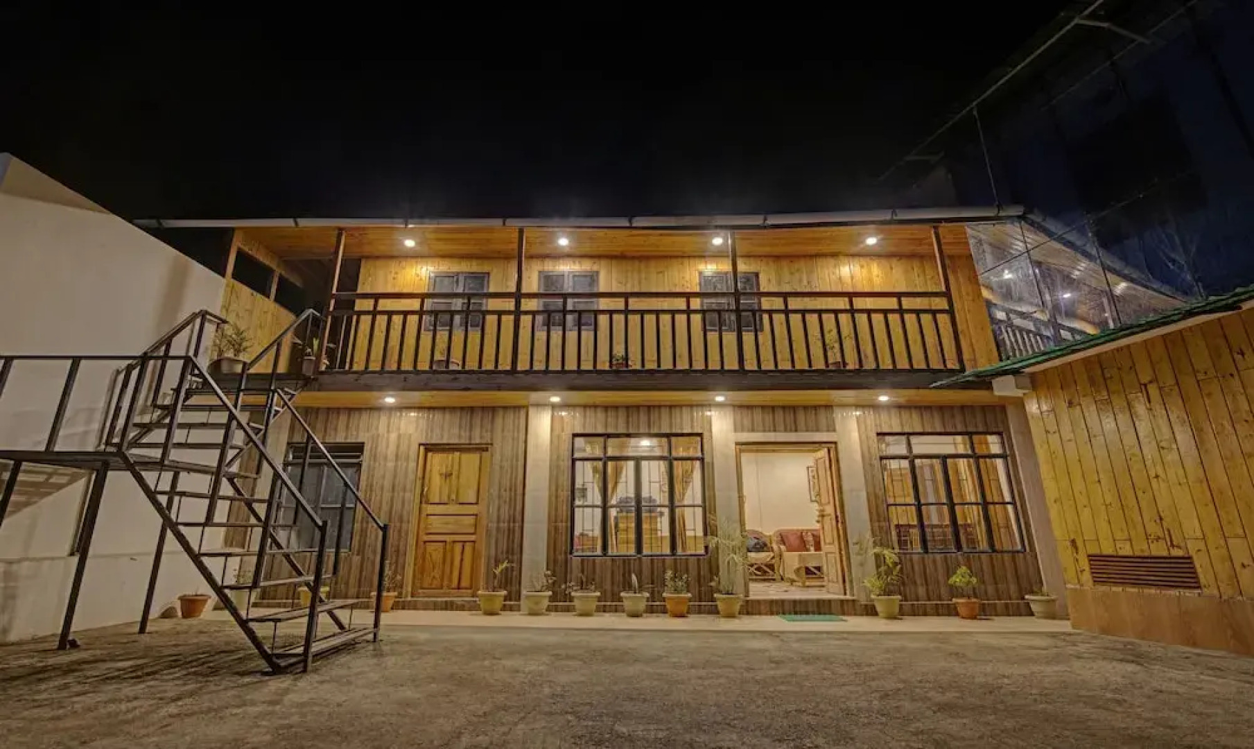 Treebo Trip Omega's Stay Inn