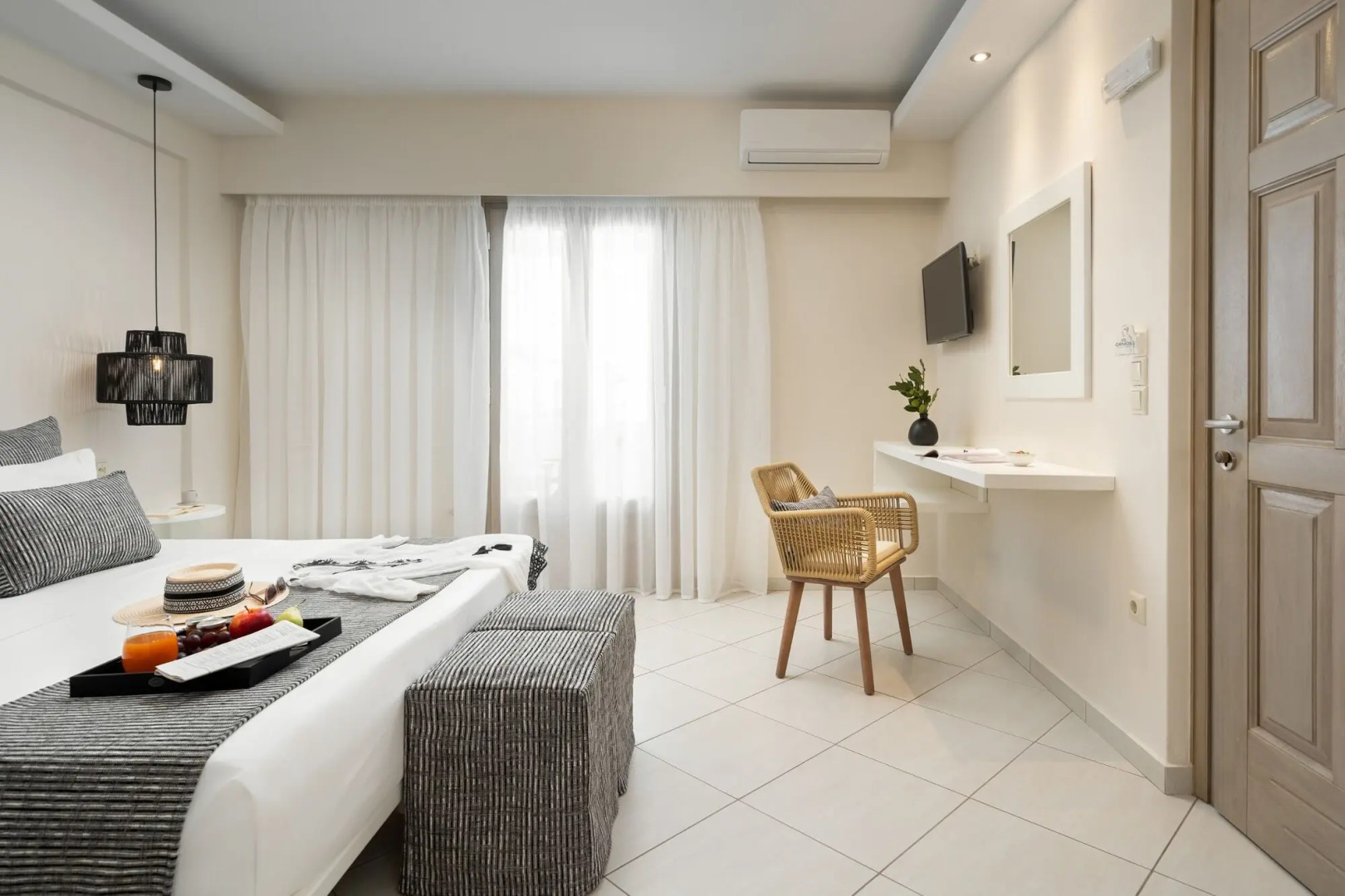 Ormos Holiday Studios