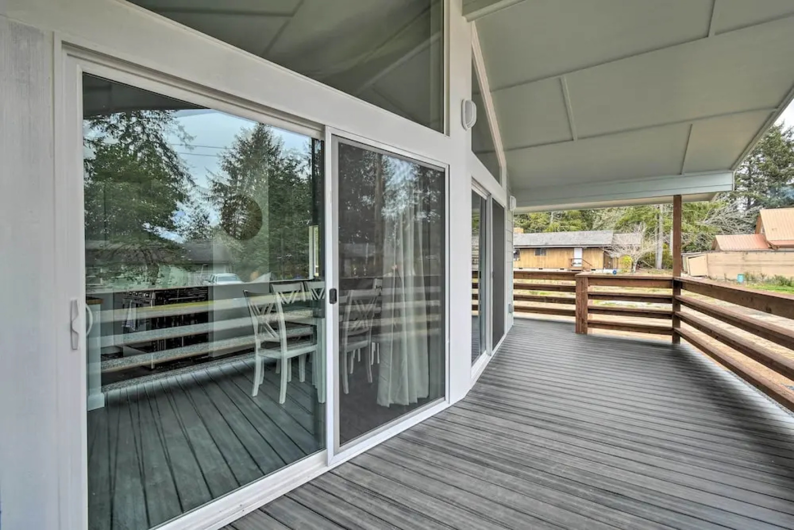 Cozy Cottage on the Coast Near Downtown Westport!