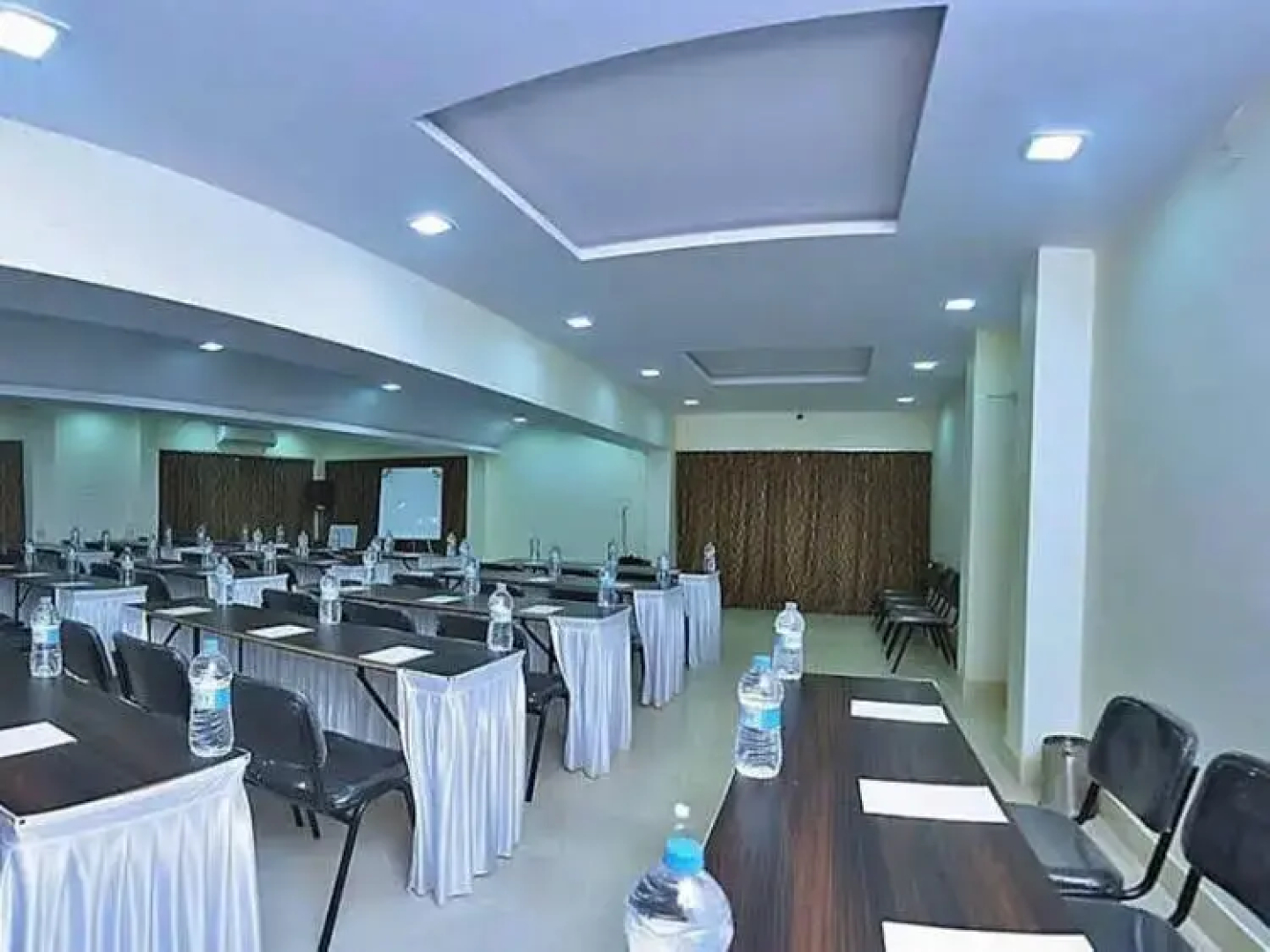 OYO Premium Lonavala Old Highway
