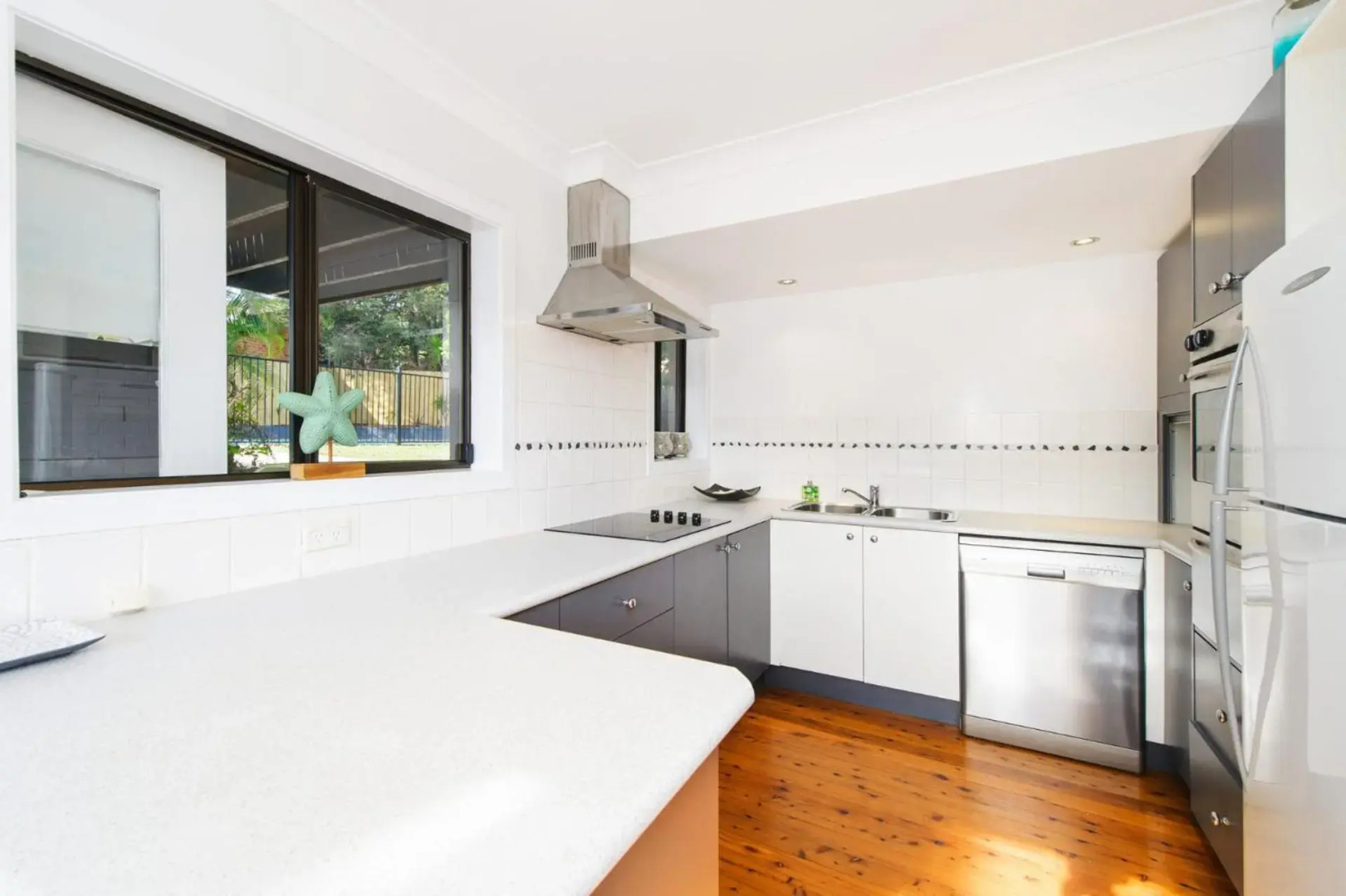 BONNY BEACH HOUSE - Holiday Accomodation with Pool