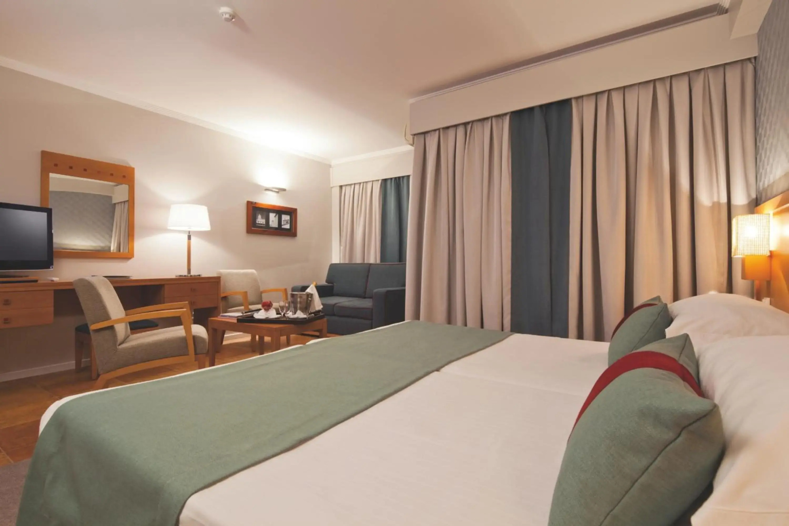 Отель Ozadi Altura Beach Resort