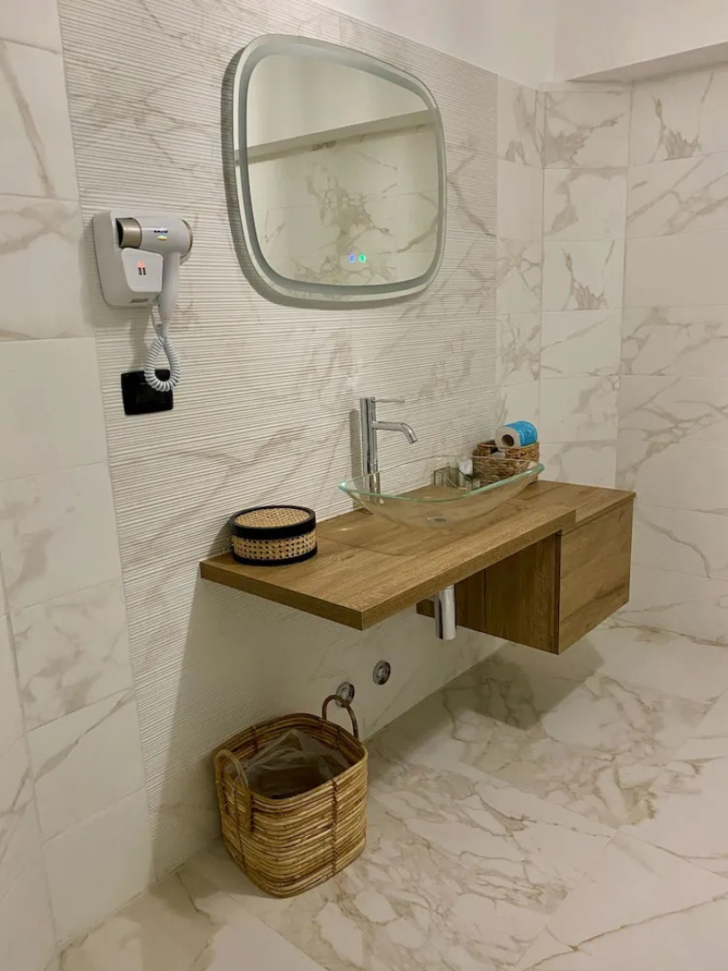 Gatto Bianco Le Mura