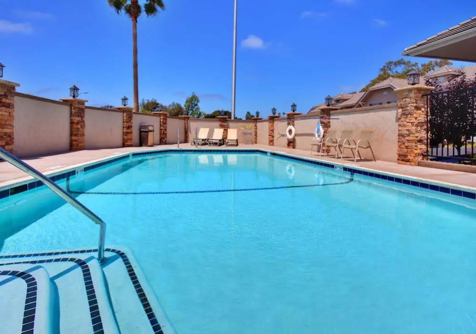 Holiday Inn Express Encinitas Cardiff Beach Area