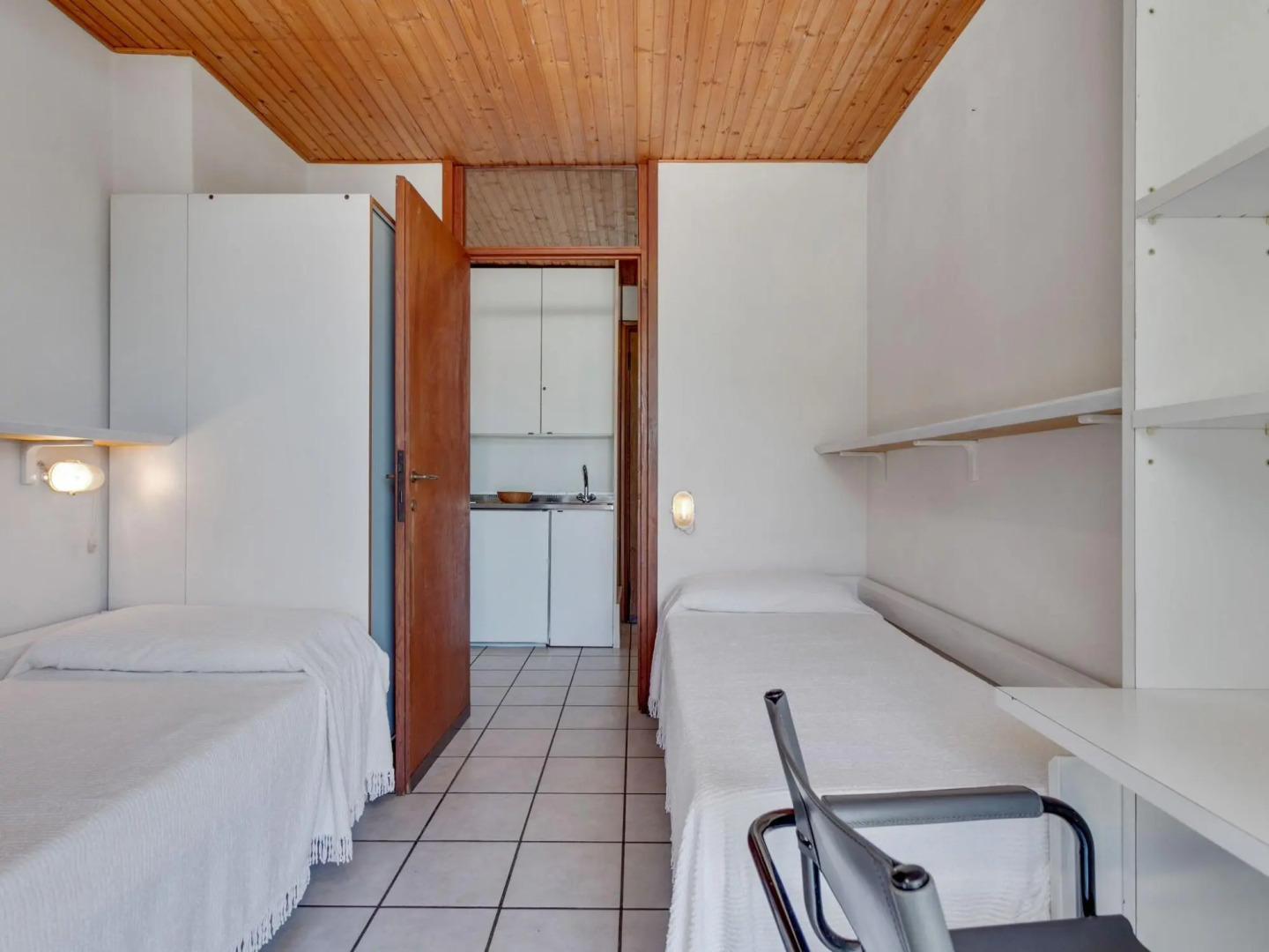 Spacious Apartment in Pognana Lario with Pool