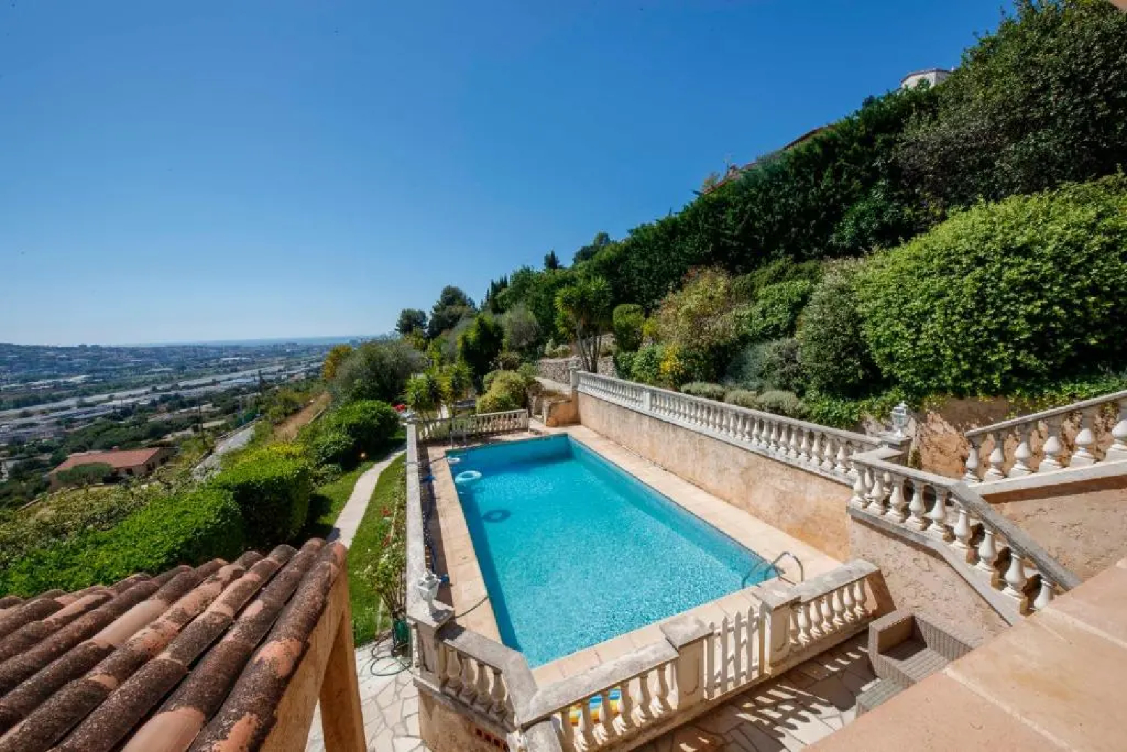 06T - Spacious villa with sea view- pool - jacuzzi-sauna