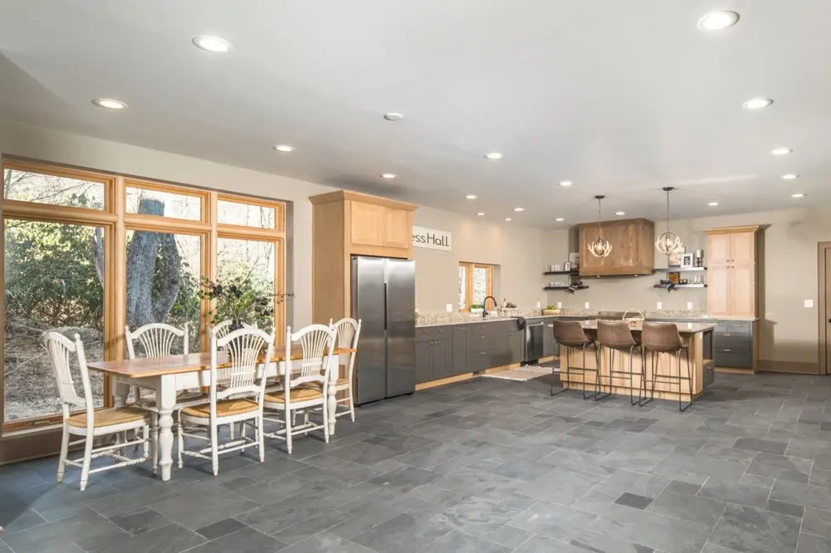 2 Mi to Beech Mtn Resort! 8,000-sq-ft Luxe Escape
