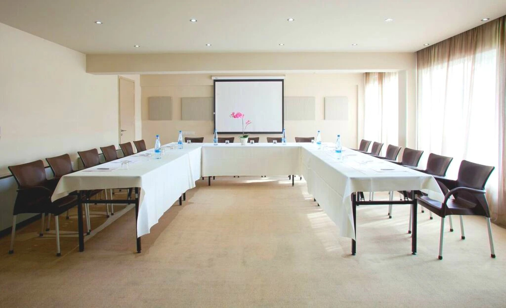 Almond Business Hotel